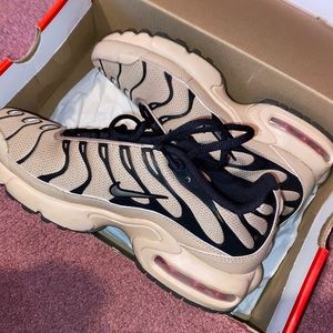 Air max plus grade school size 7